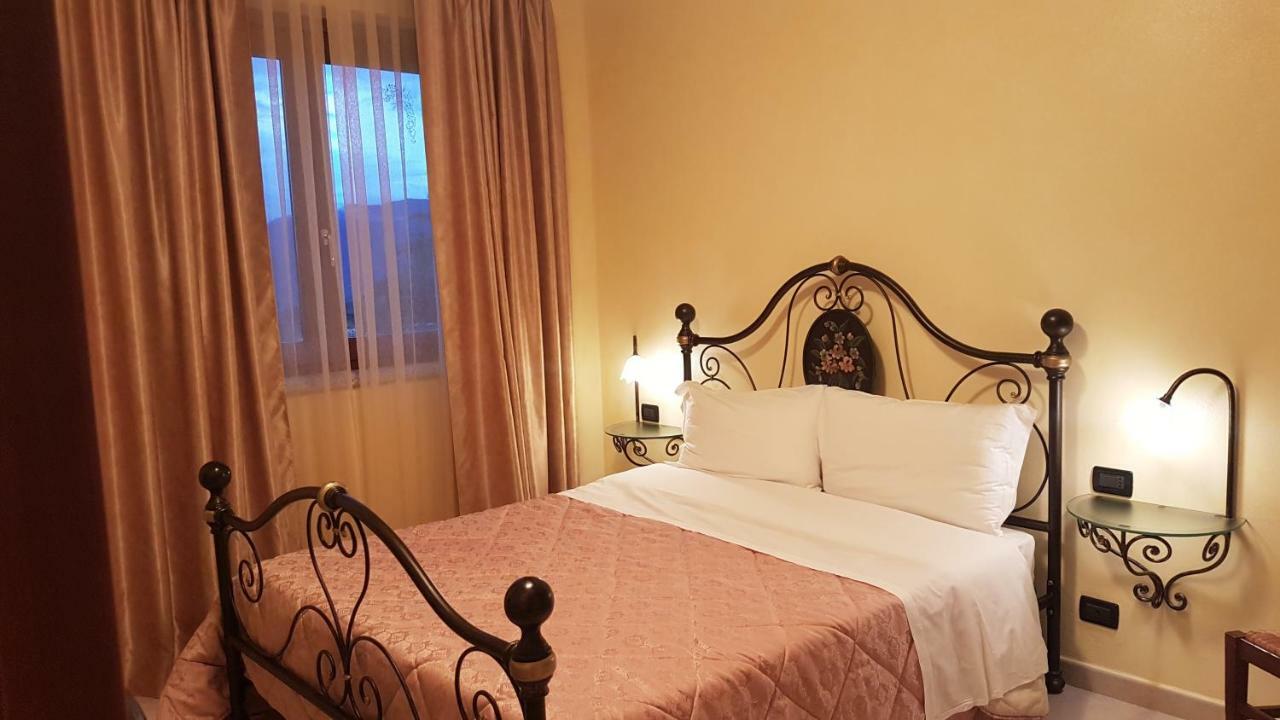 Le Tre Rose Otel Bono  Dış mekan fotoğraf